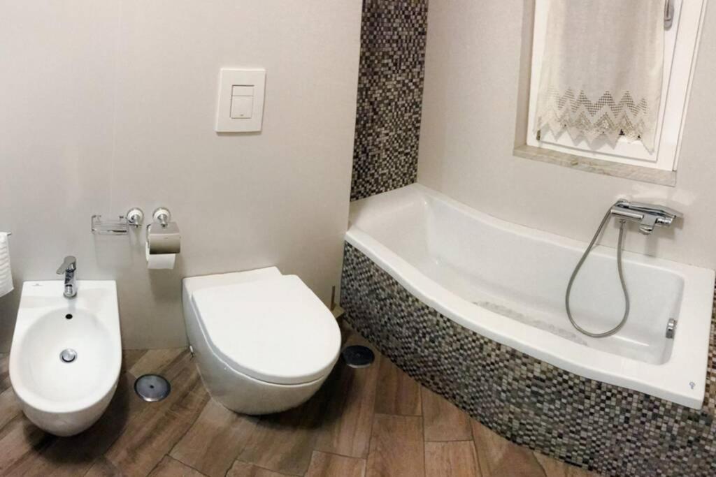 Casa Cantoniera-Guest House : Costruite Il Viaggio 폼페이 외부 사진