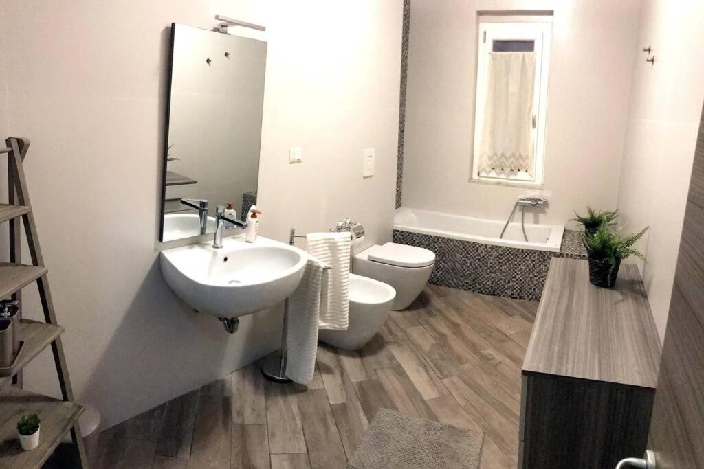Casa Cantoniera-Guest House : Costruite Il Viaggio 폼페이 외부 사진